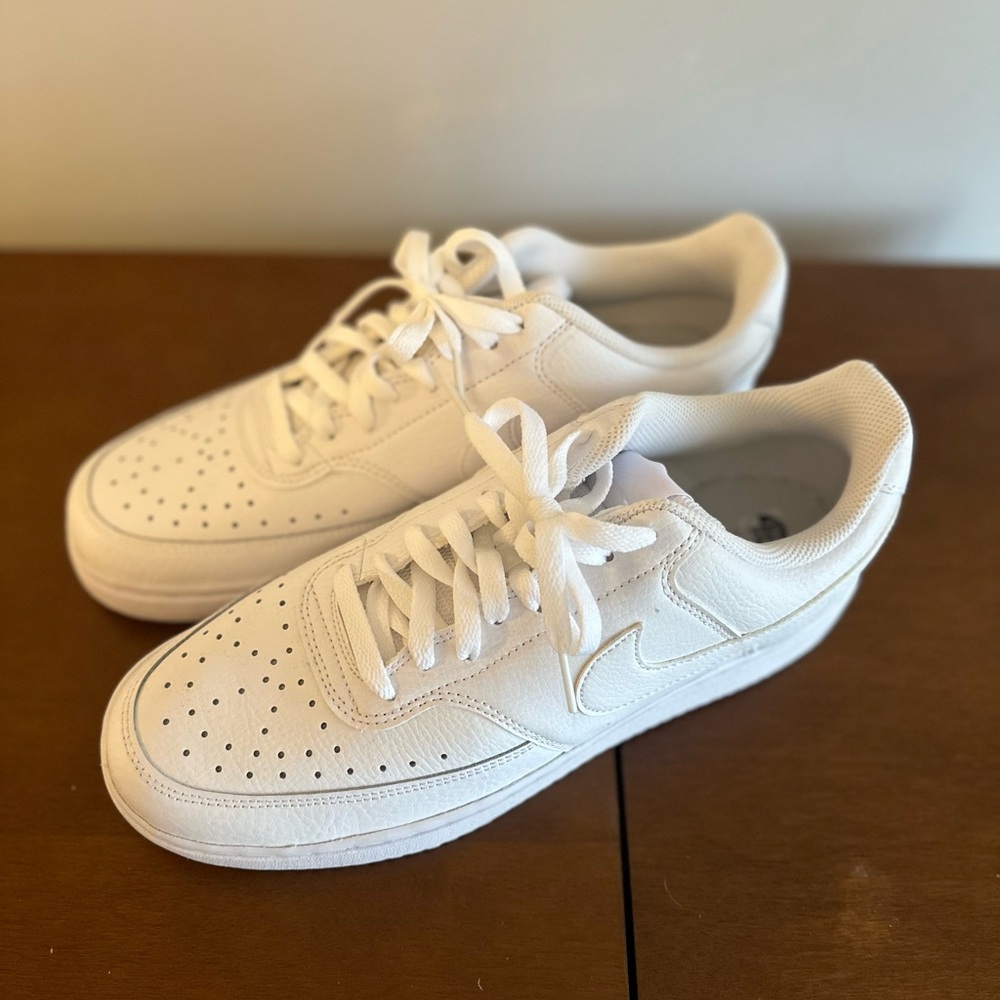 Nike - white low, no box - never worn. Perfect condition.